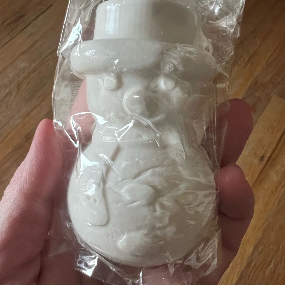 Lush SNOWY Snowman Shower Gummy 3.0 oz BRAND NEW SOLD OUT